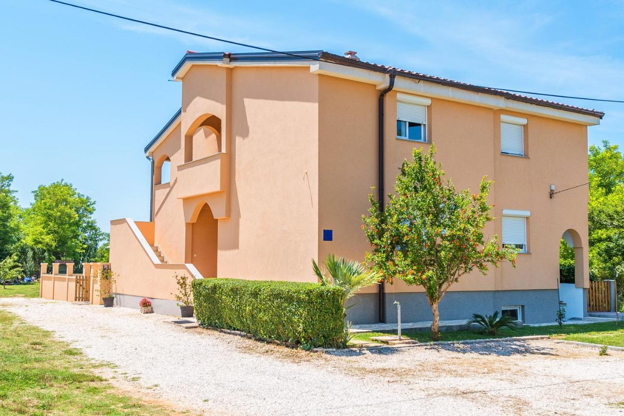 Nelly Apartments Привлака Екстер'єр фото