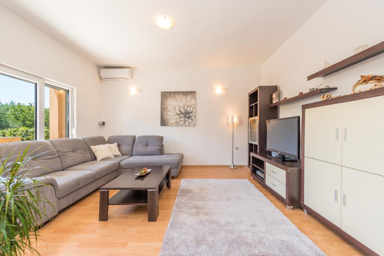 Nelly Apartments Привлака Екстер'єр фото