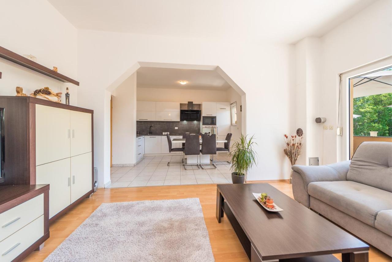 Nelly Apartments Привлака Екстер'єр фото