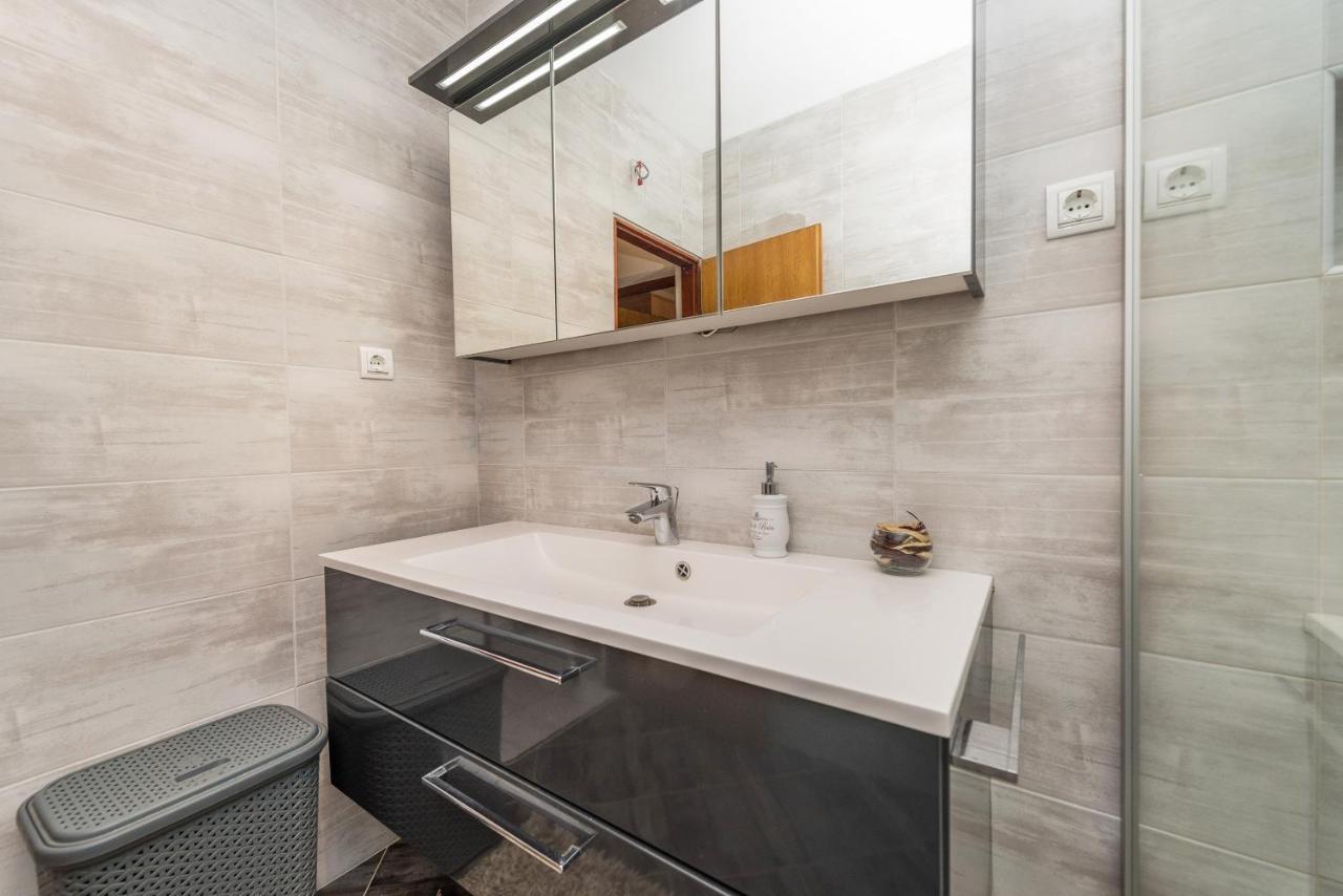 Nelly Apartments Привлака Екстер'єр фото